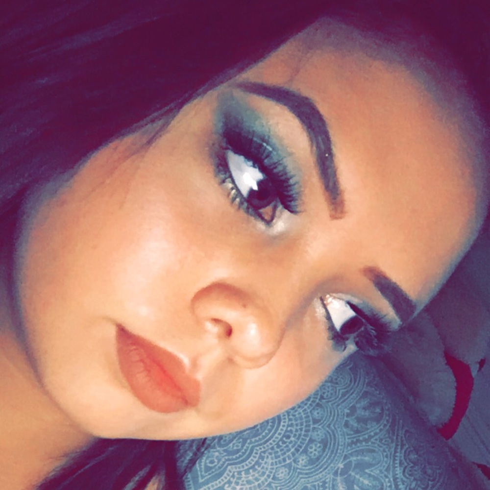 Meet your Posher, Sayra